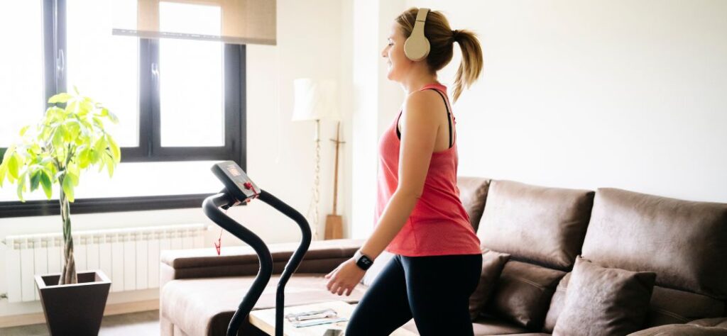 Does a treadmill tone your arms?